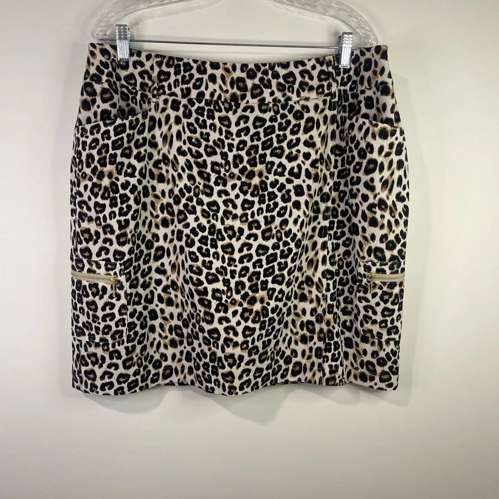 Zenergy by Chico’s Chic Leopard print‎ skirt/shorts